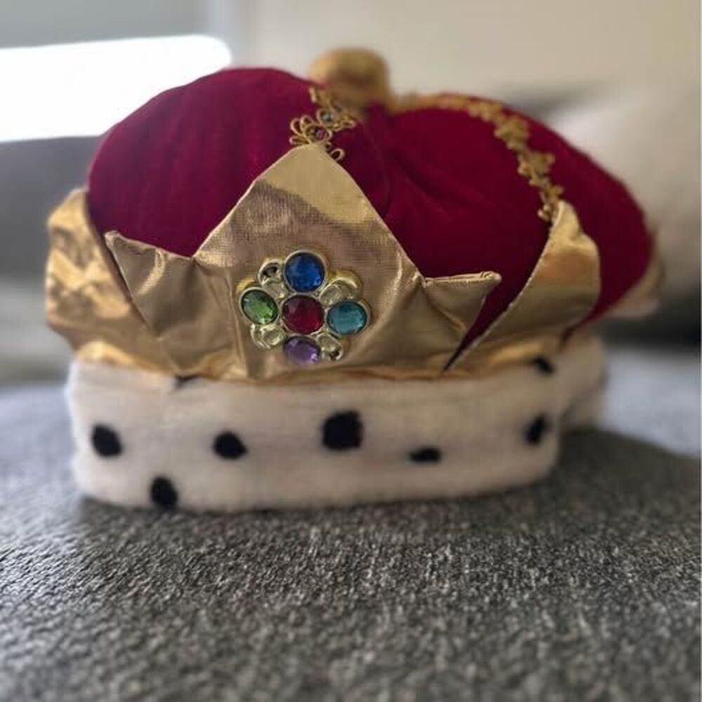 Royal King hat! Hear ye hear ye! 👑👑👑